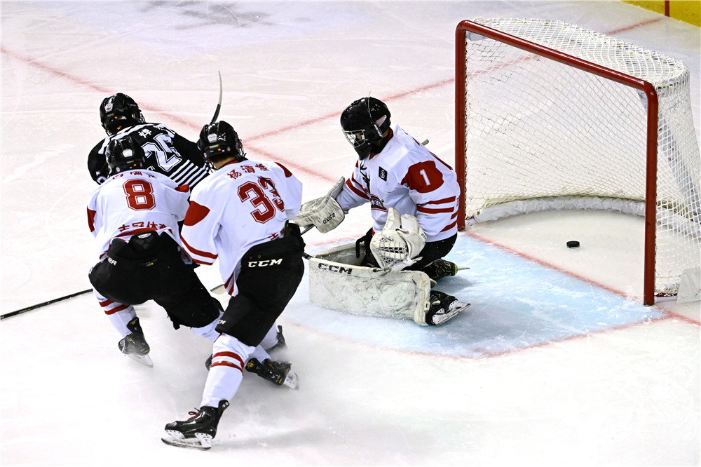 开云体育在线-吉林队运动员在赛场上取得了胜利的简单介绍