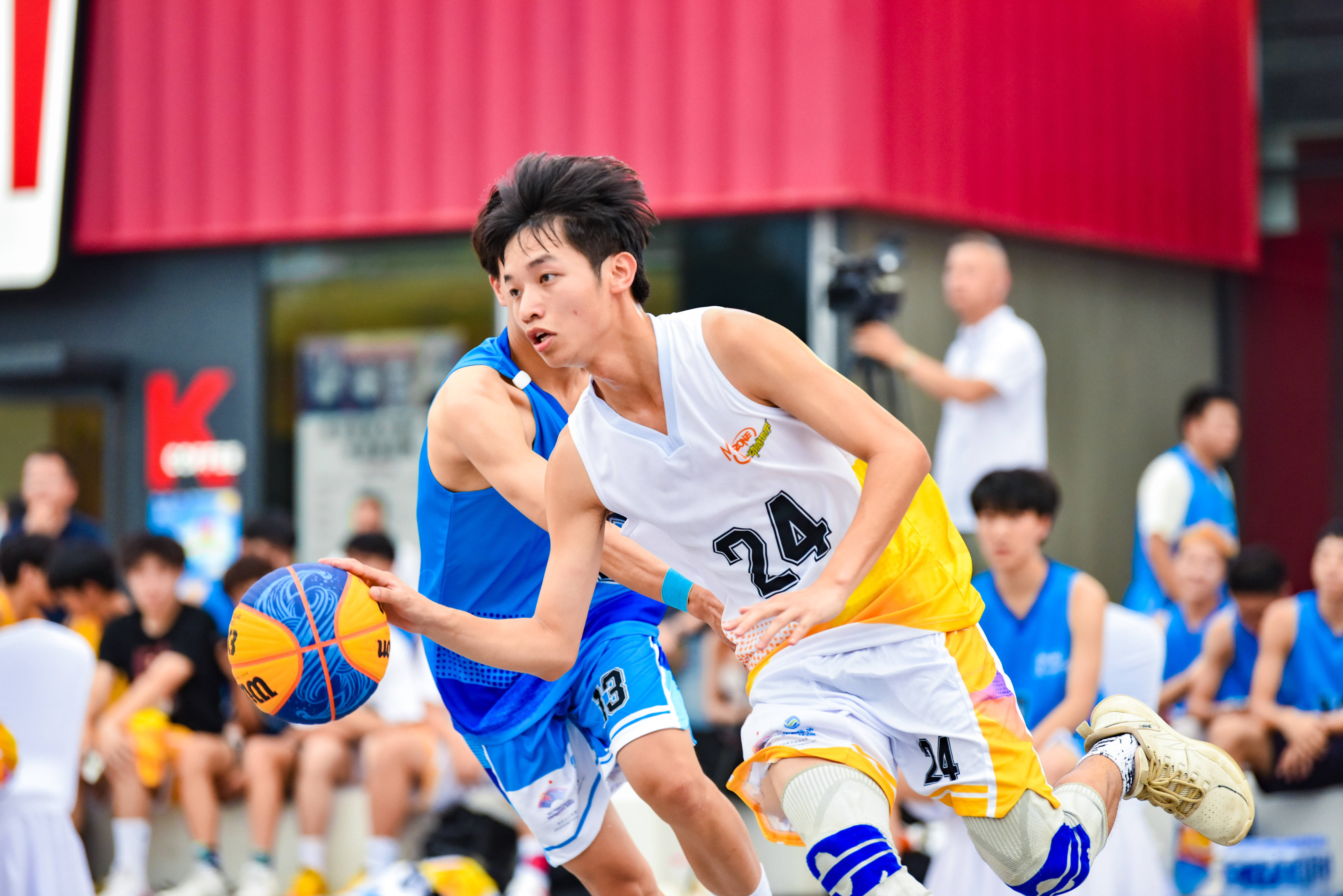 篮球联赛最新一轮的比赛精彩回顾 篮球联赛最新一轮的比赛精彩回顾