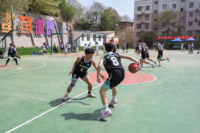 篮球联赛最新一轮的比赛精彩回顾 篮球联赛最新一轮的比赛精彩回顾