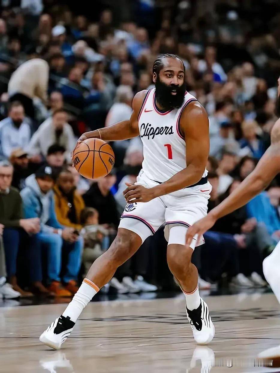 篮球赛季即将到来,球员状态备受瞩目 篮球赛季即将到来,球员状态备受瞩目