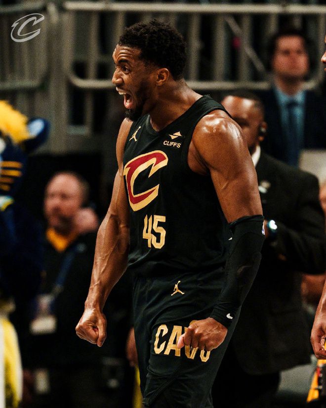 米切尔单场砍下+,爵士队成绩有望攀升 米切尔单场砍下+,爵士队成绩有望攀升