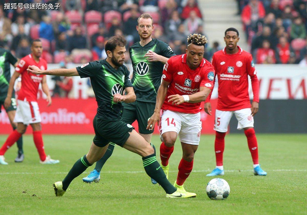 柏林联队员共同备战下一场比赛 柏林联队员共同备战下一场比赛