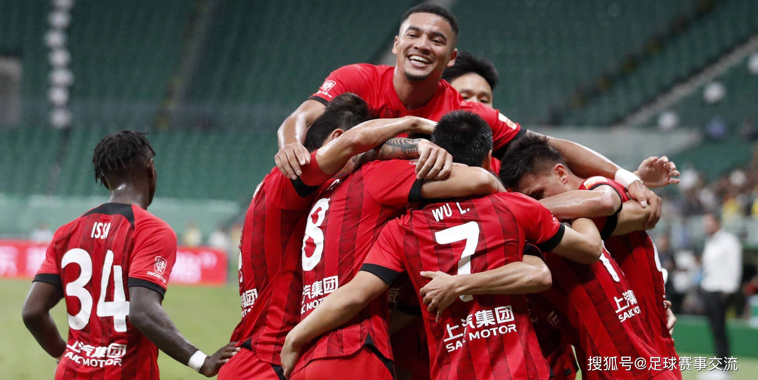 包含FC首尔队在激烈的亚冠比赛中取得惊人逆转的词条