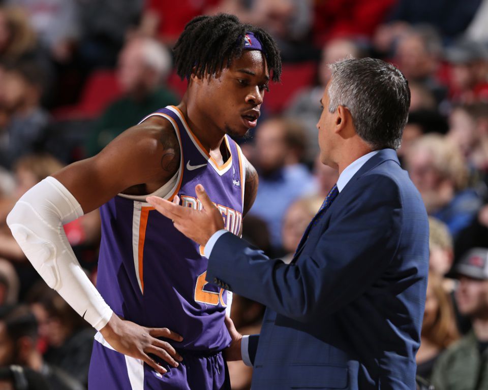 太阳队球员为社区慈善活动做贡献