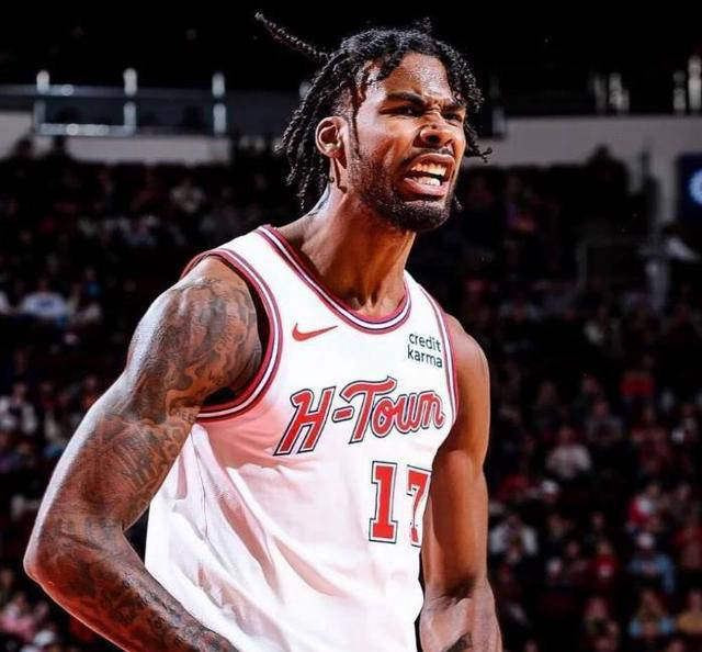 王队新秀表现出色,球队备受看好前途不可限量的简单介绍 王队新秀表现出色,球队备受看好前途不可限量的简单介绍