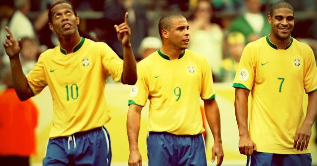 包含南非新锐斩获锋线王座，效力球队飘红当地的词条