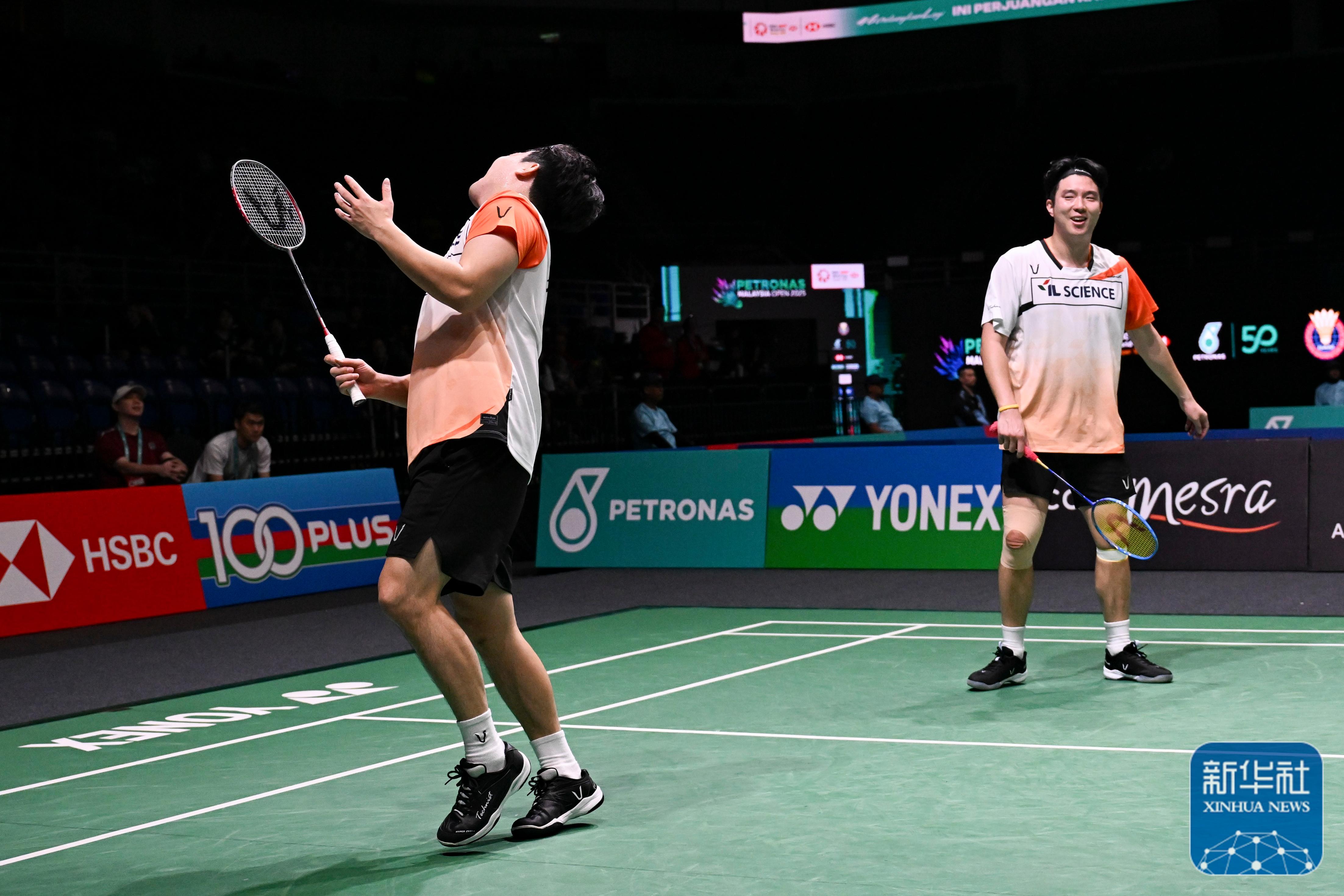 马来西亚羽毛球选手击败对手获银牌 马来西亚羽毛球选手击败对手获银牌