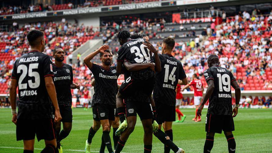 美因茨主场惨败，面临保级压力