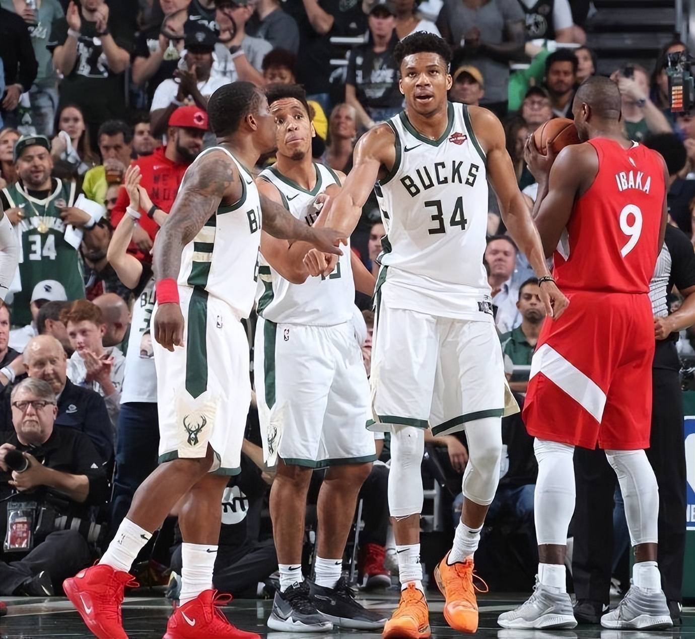 猛龙客场大胜雄鹿,迎来东部决赛开门红的简单介绍 猛龙客场大胜雄鹿,迎来东部决赛开门红的简单介绍