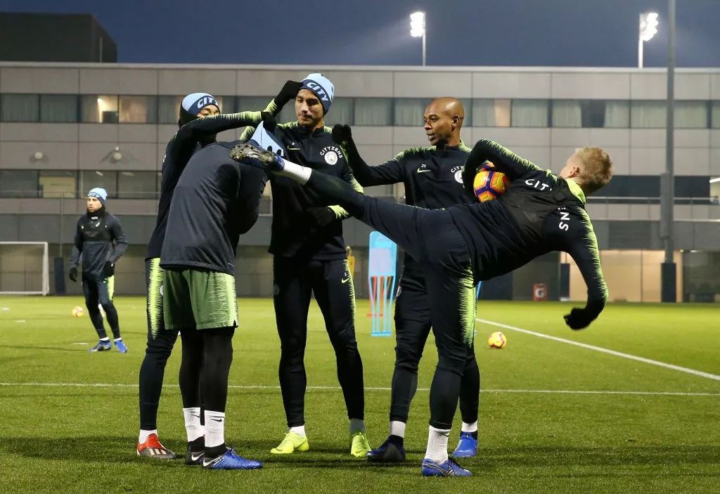 开云体育APP下载-里昂阵容轮换频繁，主教练寻找最佳首发阵容的简单介绍