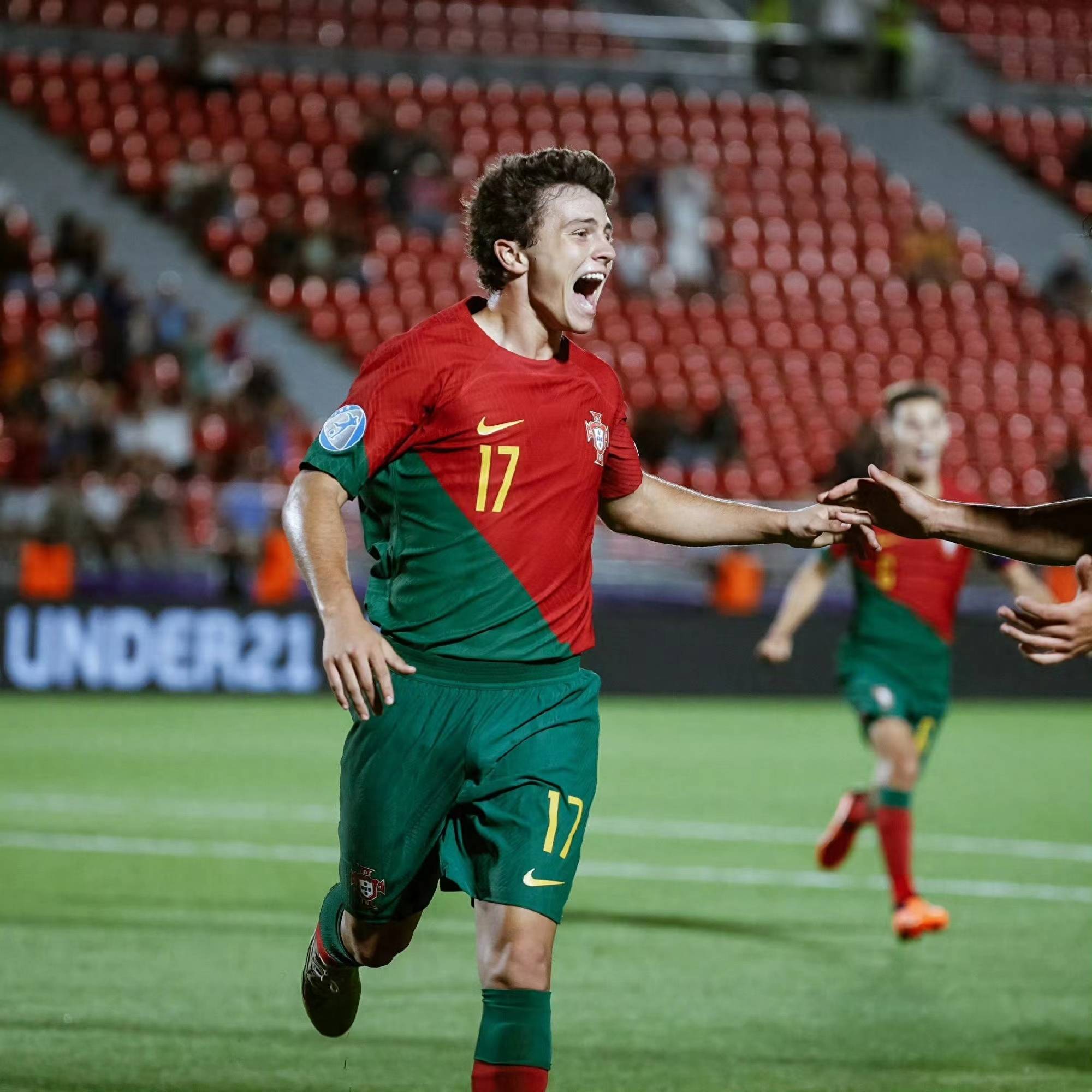 葡萄牙国家队在欧预赛中逆袭抢夺三分 葡萄牙国家队在欧预赛中逆袭抢夺三分