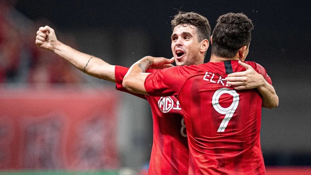 上海上港力挫对手，锁定下一轮席位