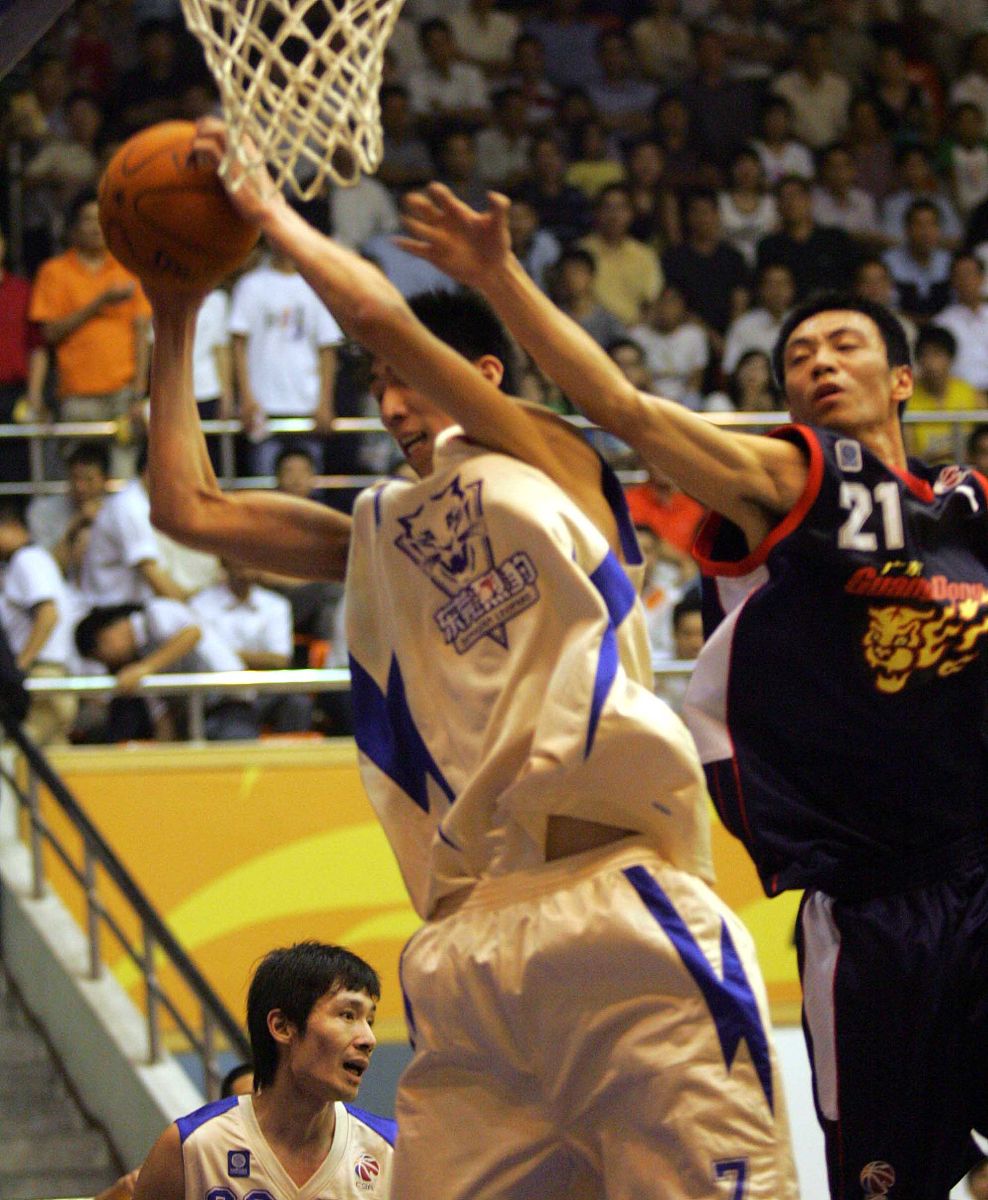 开云体育app-让球迷心跳加速的对抗，赛场精彩纷呈