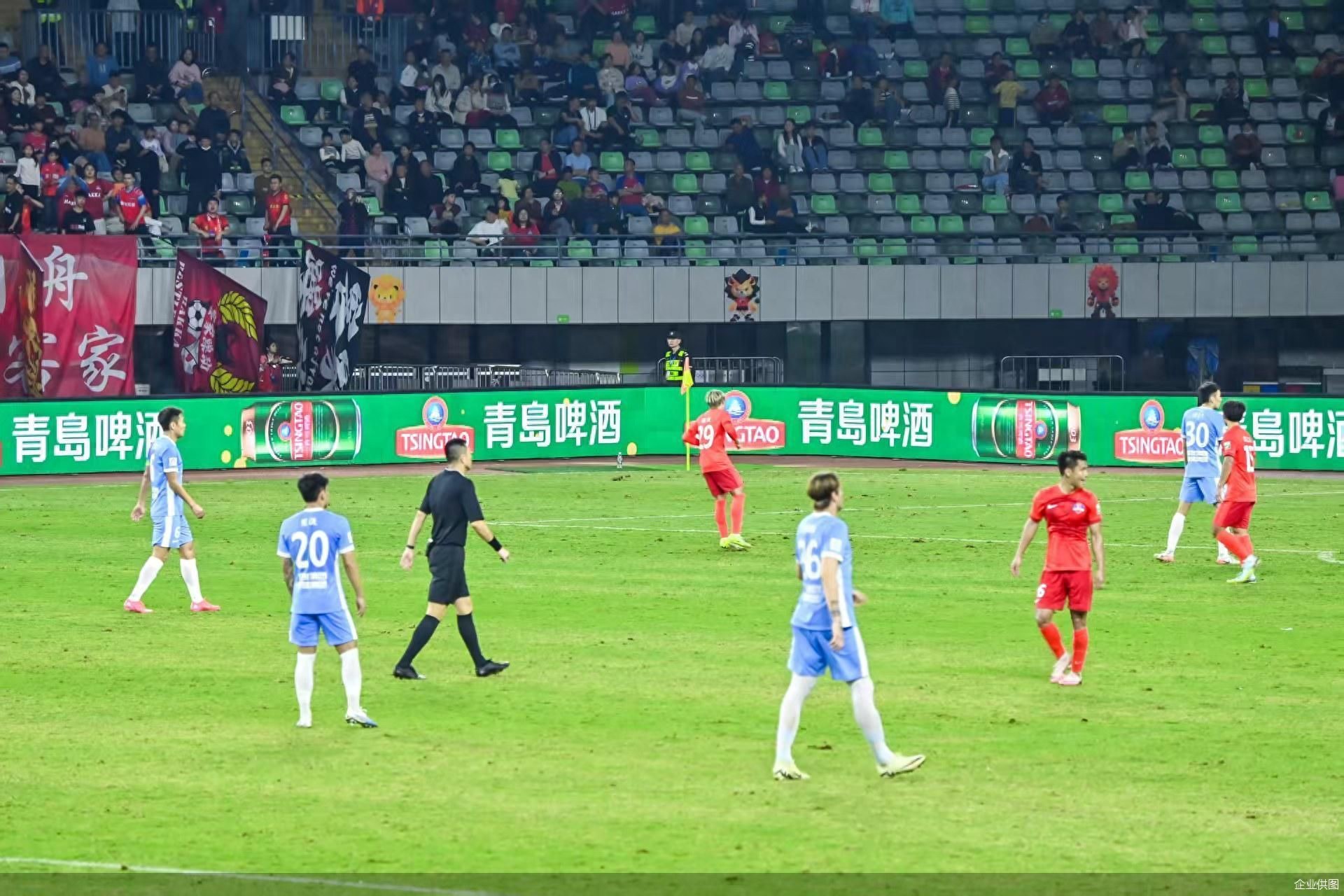 让球迷心跳加速的对抗,赛场精彩纷呈 让球迷心跳加速的对抗,赛场精彩纷呈