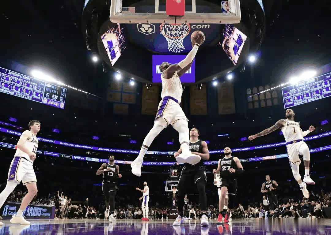 关于NBA巨星在总决赛中大放异彩，实力无人能比的信息