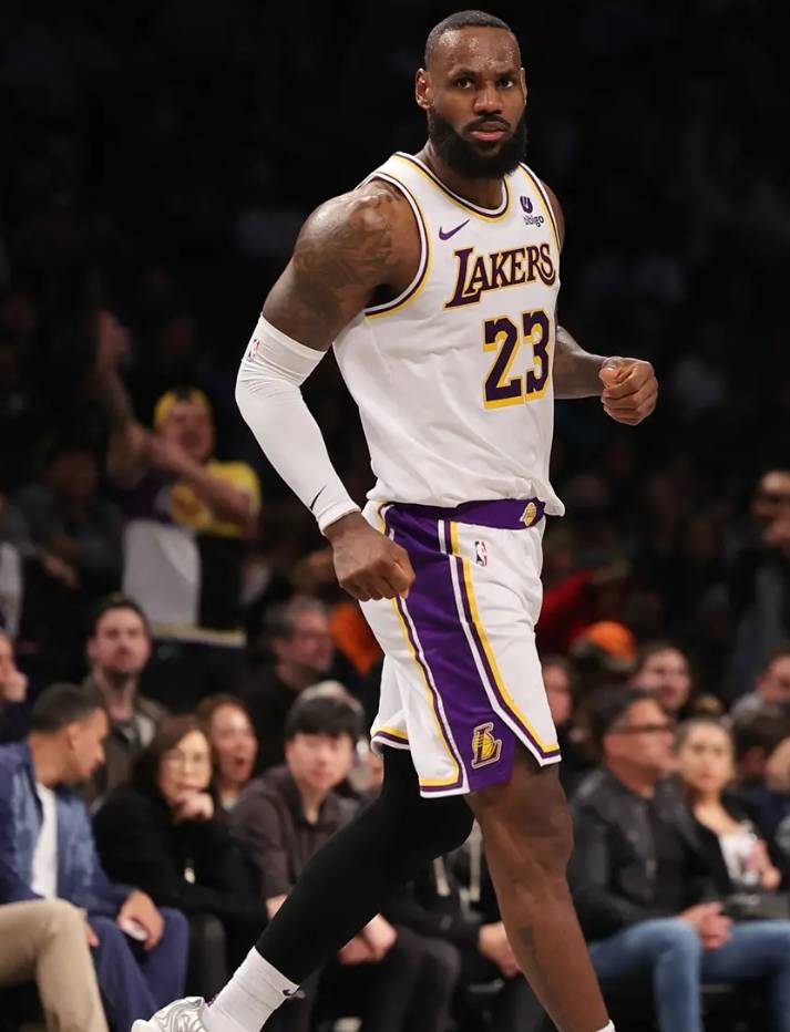 詹姆斯披荆斩棘,骑士队坚持努力追梦 詹姆斯披荆斩棘,骑士队坚持努力追梦