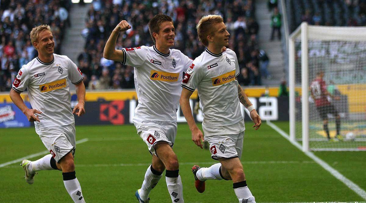 包含斯图加特足球队士气高涨，力争夺胜的词条