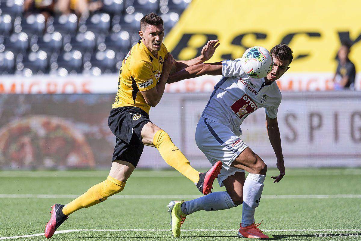 沙尔克队遭遇困境,艰难保卫主场 沙尔克队遭遇困境,艰难保卫主场