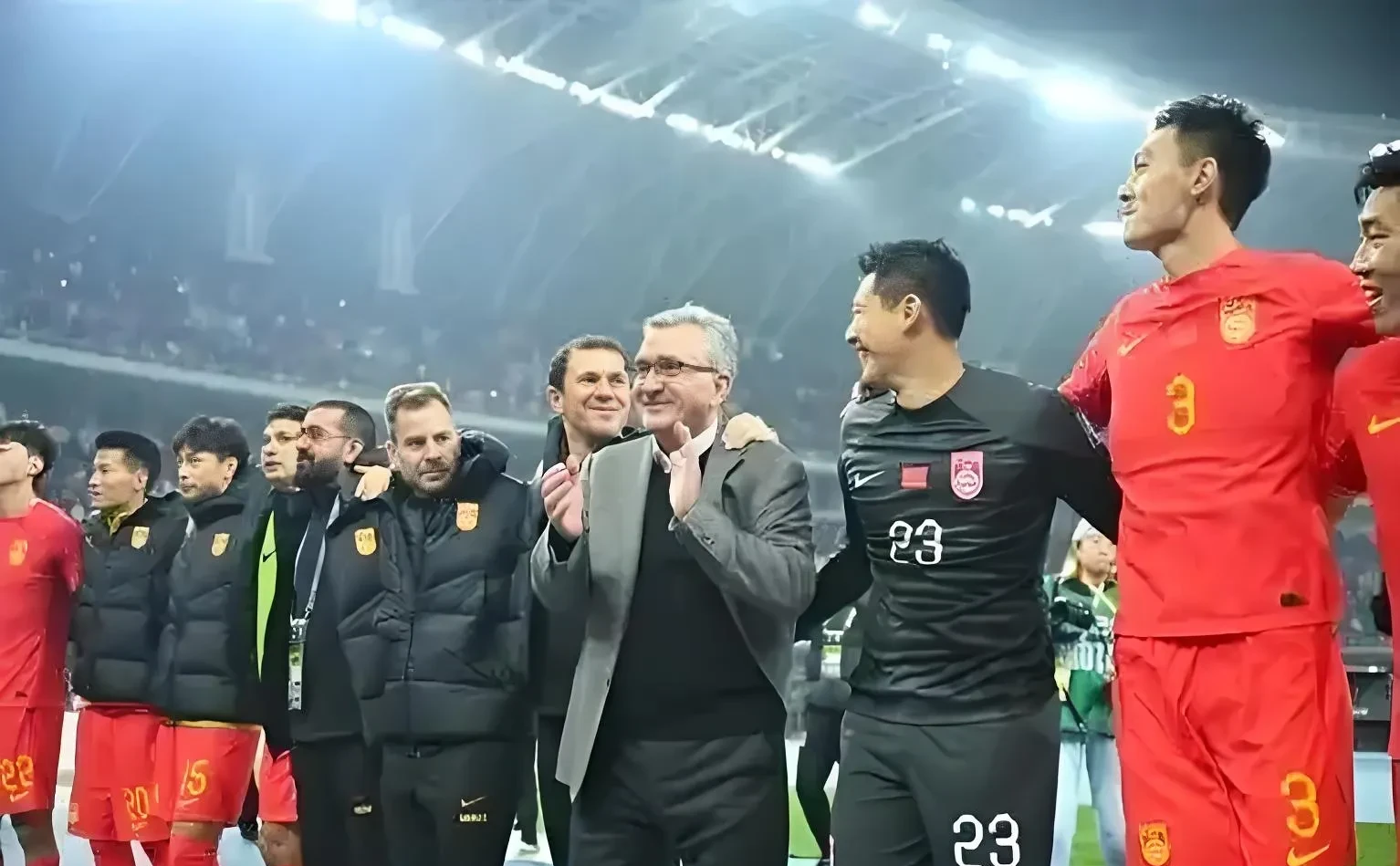 大阪球队集结迪拜,备战国际洲际赛事 大阪球队集结迪拜,备战国际洲际赛事