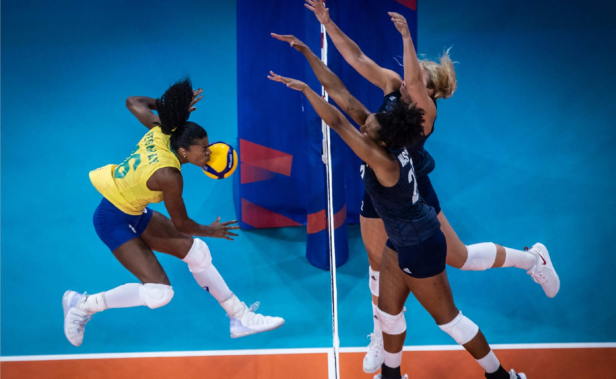 美国击败西班牙澳大利亚女排蝉联夺冠