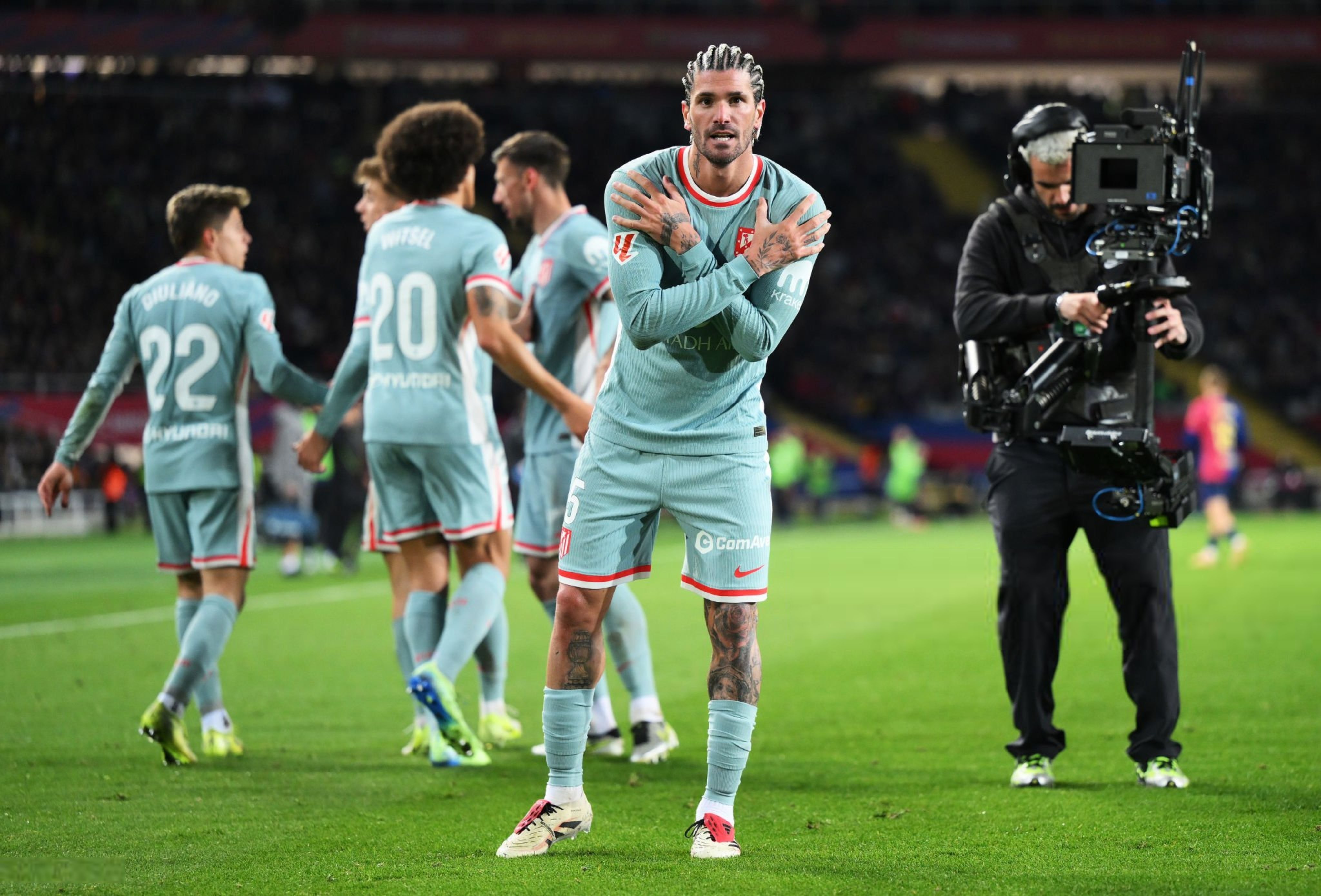 马德里竞技客场胜利,小组赛晋级 马德里竞技客场胜利,小组赛晋级