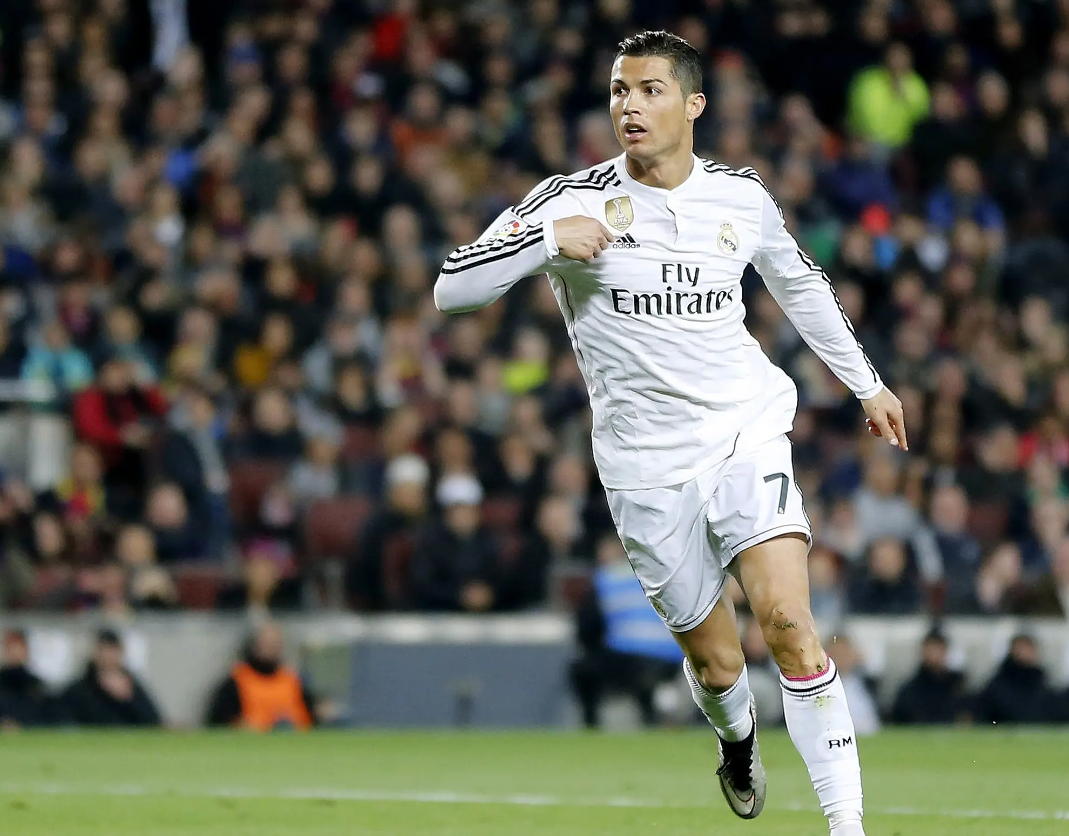 开云体育中国-尤文图斯战胜对手，梅开二度的C罗稳坐射手王宝座