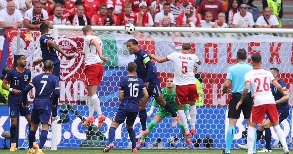 开云体育APP下载-欧预赛比赛精彩瞬间回顾，球队实力碰撞激烈对决的简单介绍