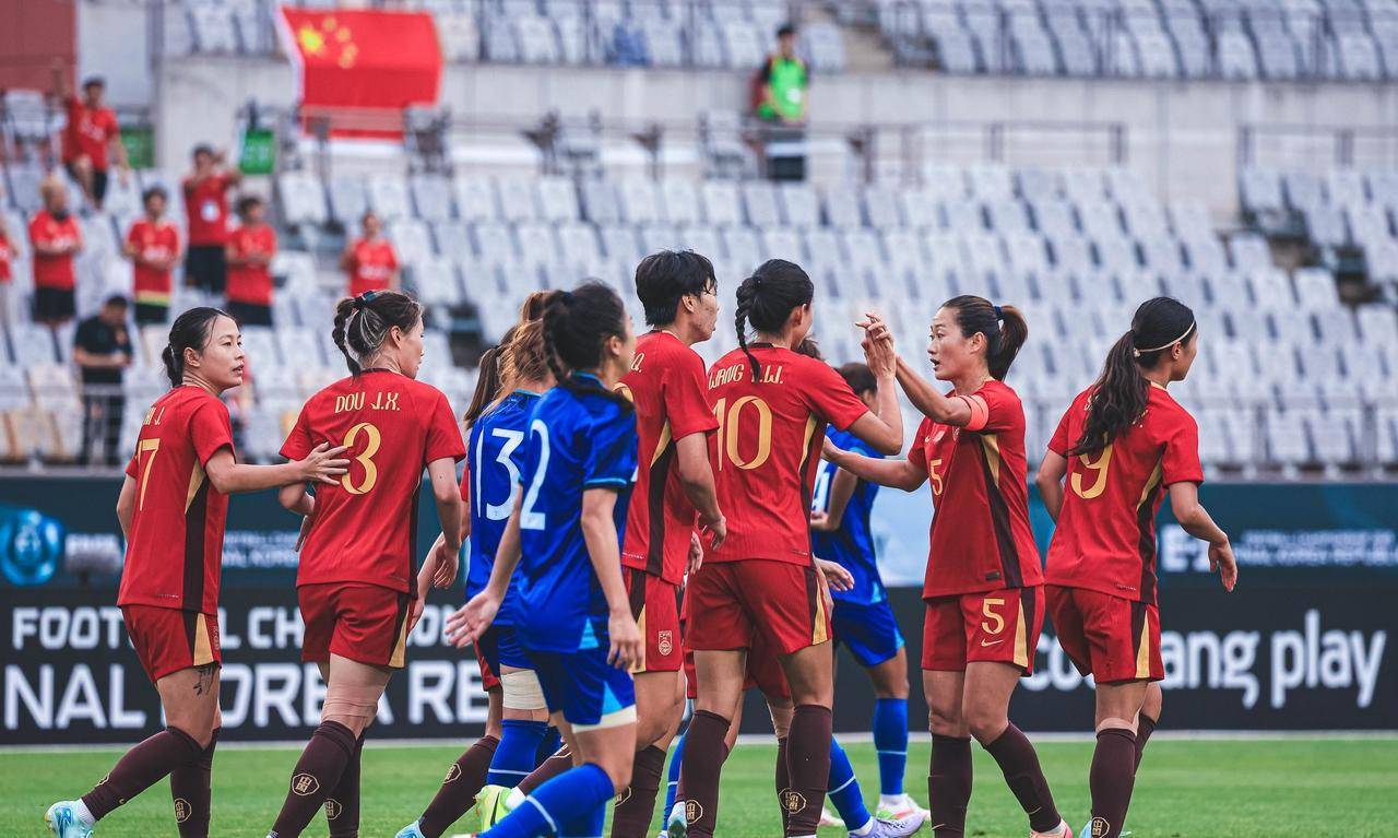 国际赛场：中国女足再创佳绩，赢得掌声的简单介绍