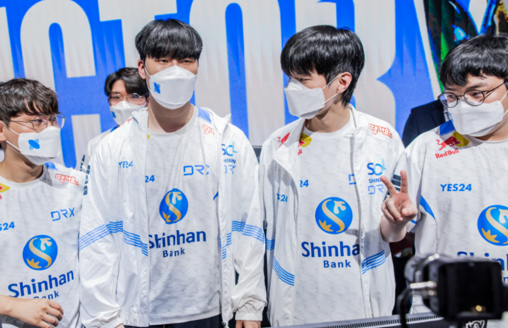 杀进前四!老将带队战绩亮眼,精彩竞逐继续 杀进前四!老将带队战绩亮眼,精彩竞逐继续