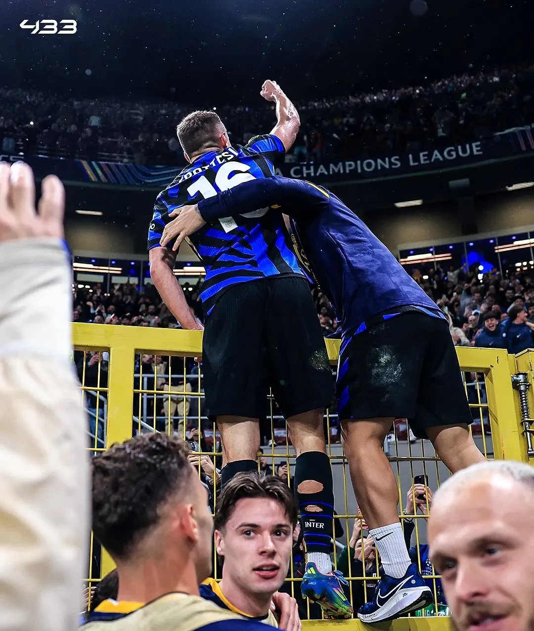 包含埃瓦尔前锋梅开二度,带领球队逆转胜利的词条 包含埃瓦尔前锋梅开二度,带领球队逆转胜利的词条