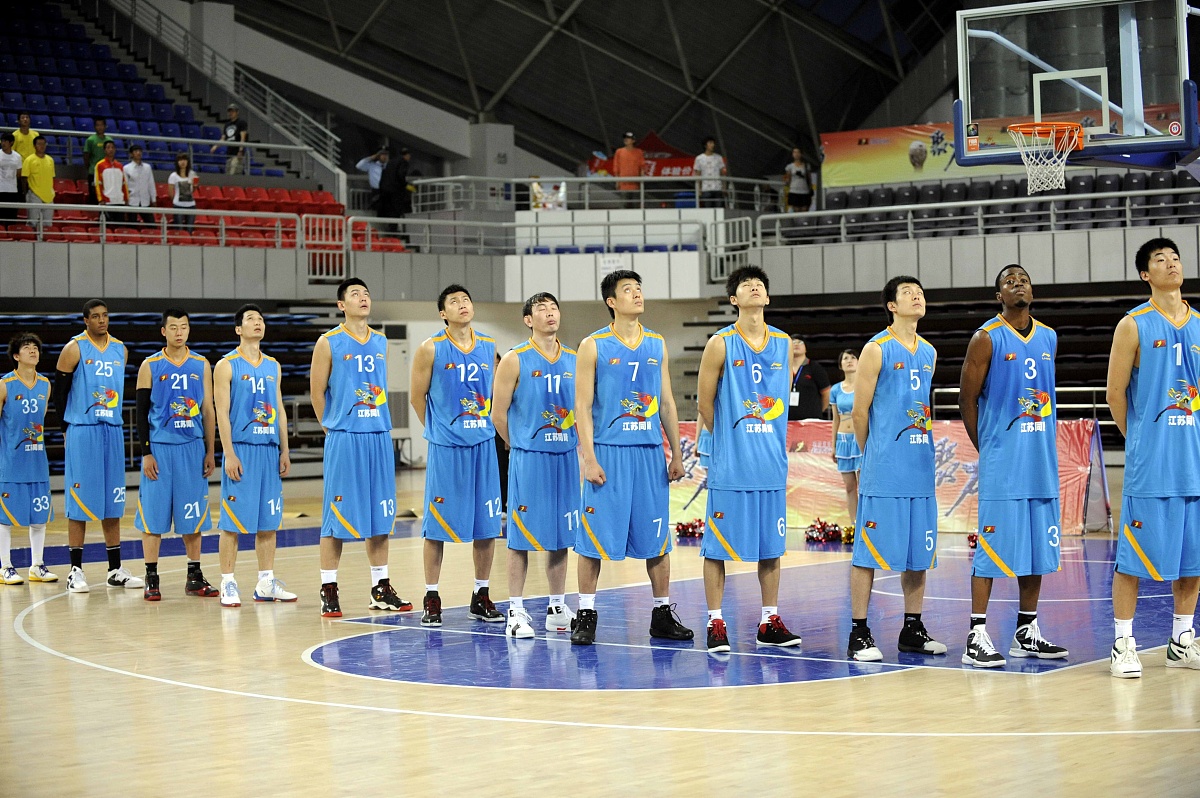 一场激动人心的篮球比赛,全场热血沸腾!的简单介绍 一场激动人心的篮球比赛,全场热血沸腾!的简单介绍