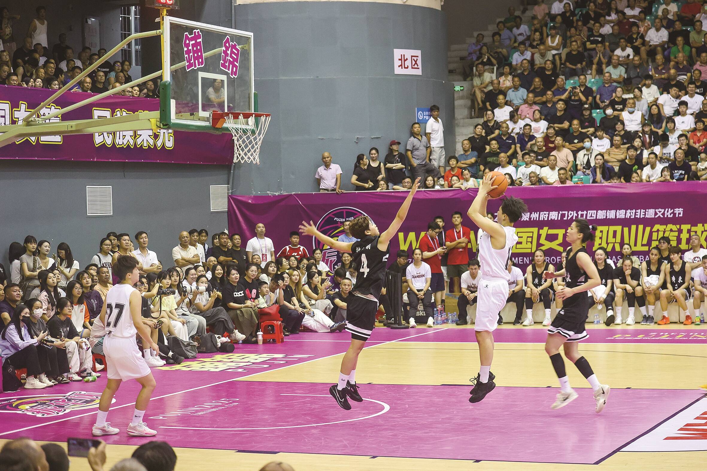 中国球队取得国际篮球邀请赛胜利