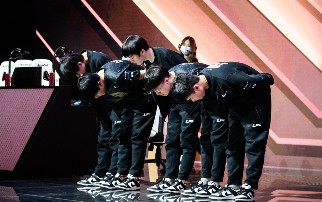 RNG力克DK，Clid开启传奇时刻激烈交锋小组赛，技惊四座