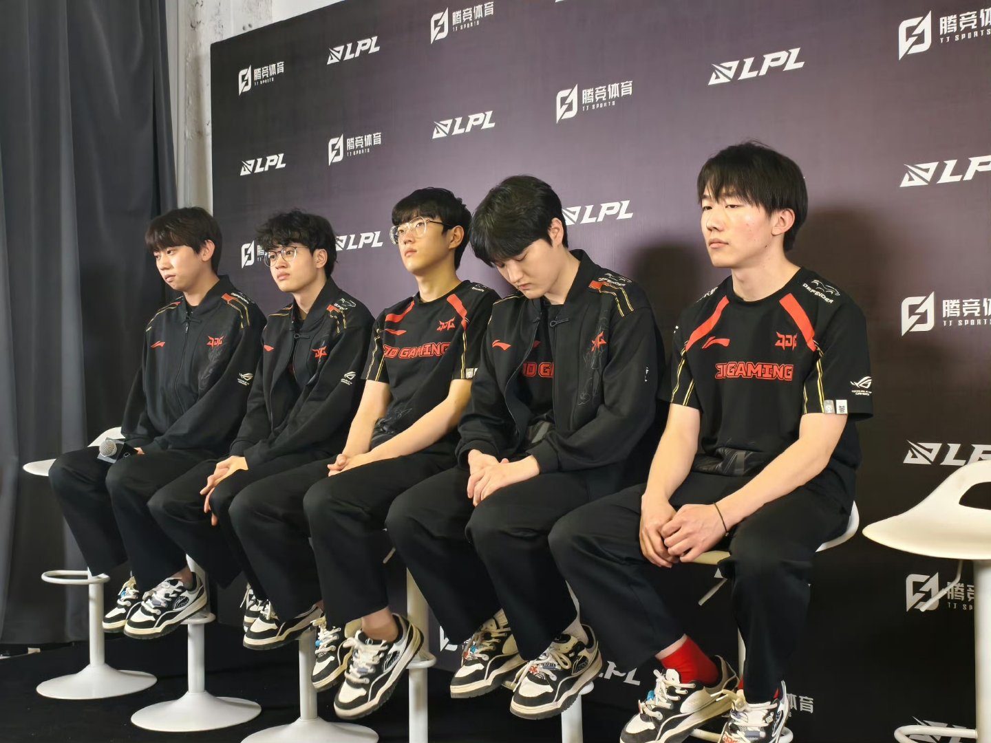 开云官网-BLG鏖战T1，Zeus打出惊人五杀激烈交锋成都决赛之夜，锁定晋级资格的简单介绍