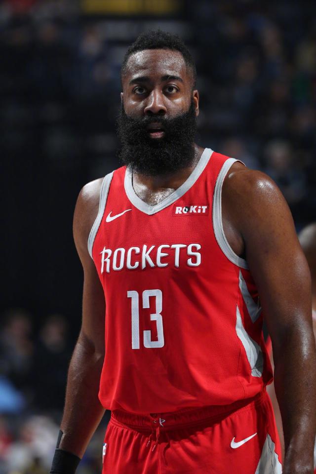 太阳稳胜马刺增强信心,新秀助攻防面出色 太阳稳胜马刺增强信心,新秀助攻防面出色