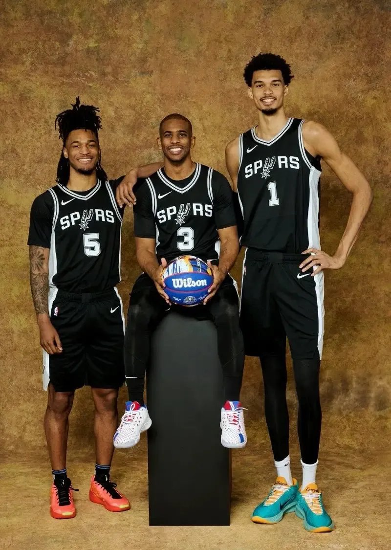 太阳稳胜马刺增强信心,新秀助攻防面出色 太阳稳胜马刺增强信心,新秀助攻防面出色