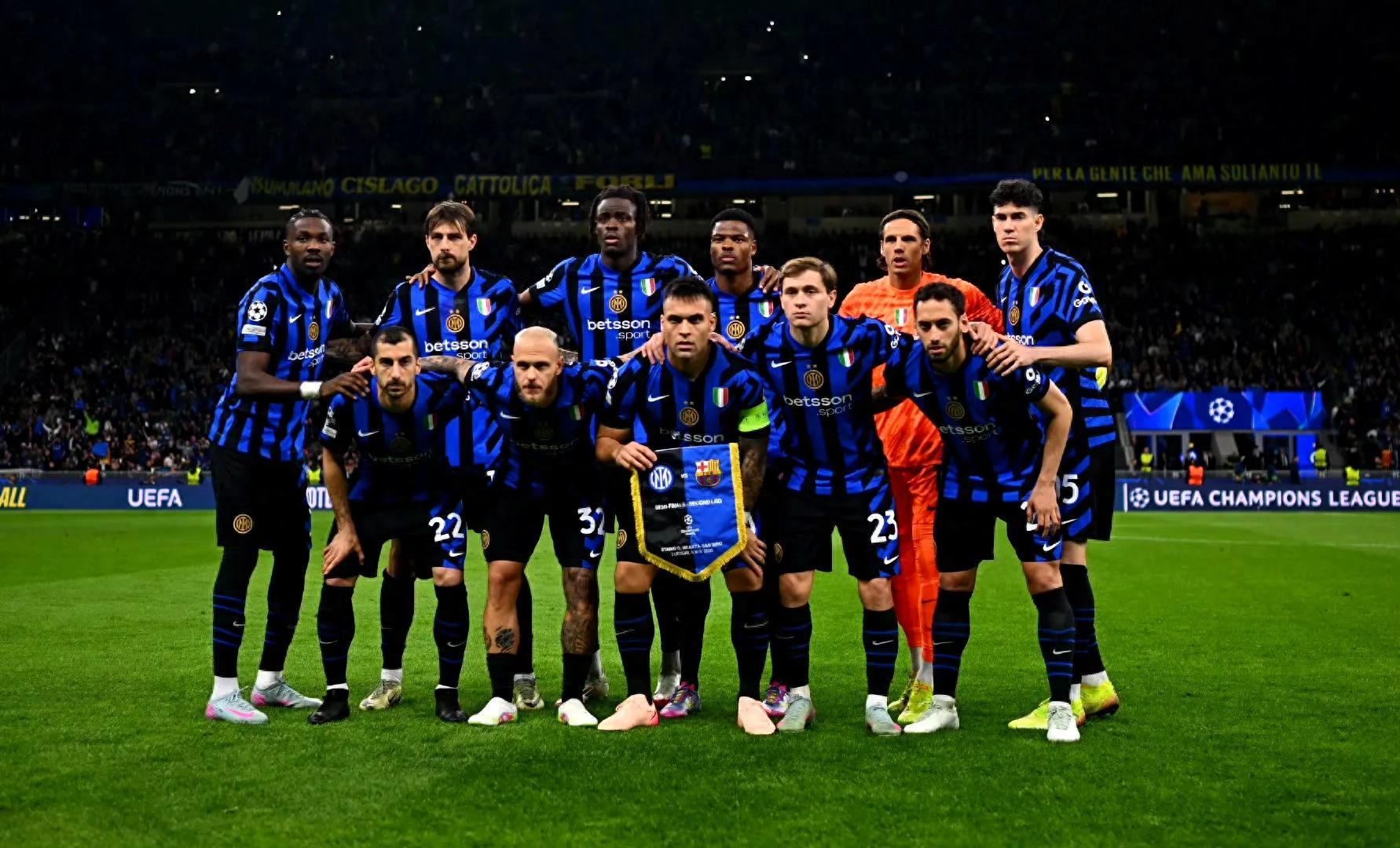 开云体育登录-包含国际米兰锋线全开，疯狂轰进对手球门的词条