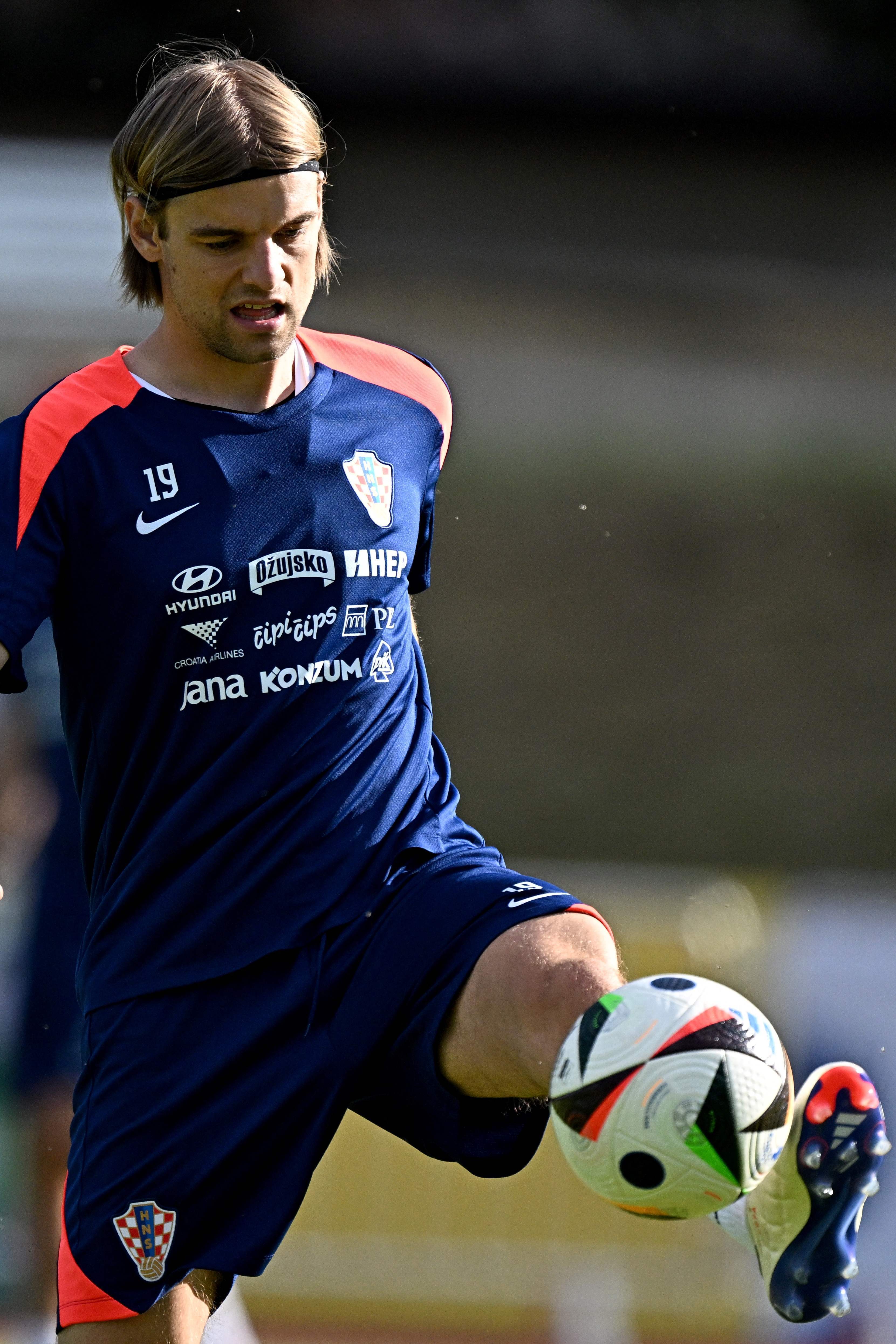 克罗地亚队大胜，成功闯入强