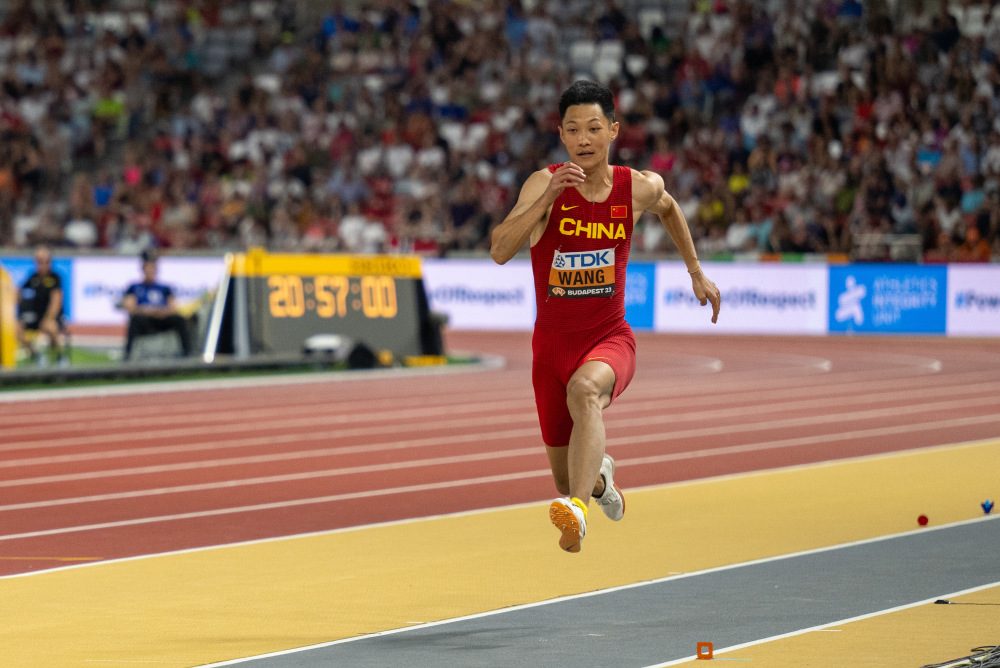 西班牙选手发挥稳定,稳居跳远项目第一位 西班牙选手发挥稳定,稳居跳远项目第一位