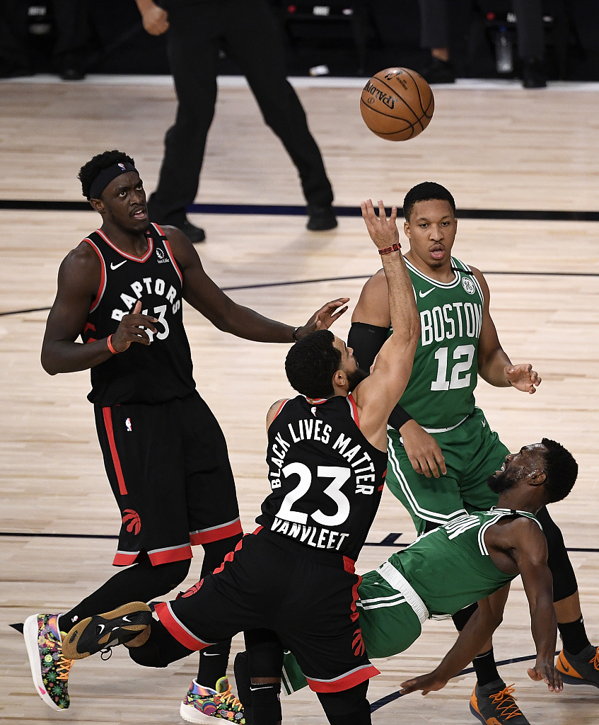 猛龙胜公牛，洛瑞砍下20+分