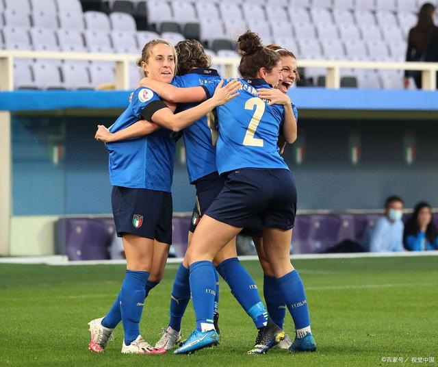 开云体育在线-意大利女足选手在比赛中表现出色，引发热议