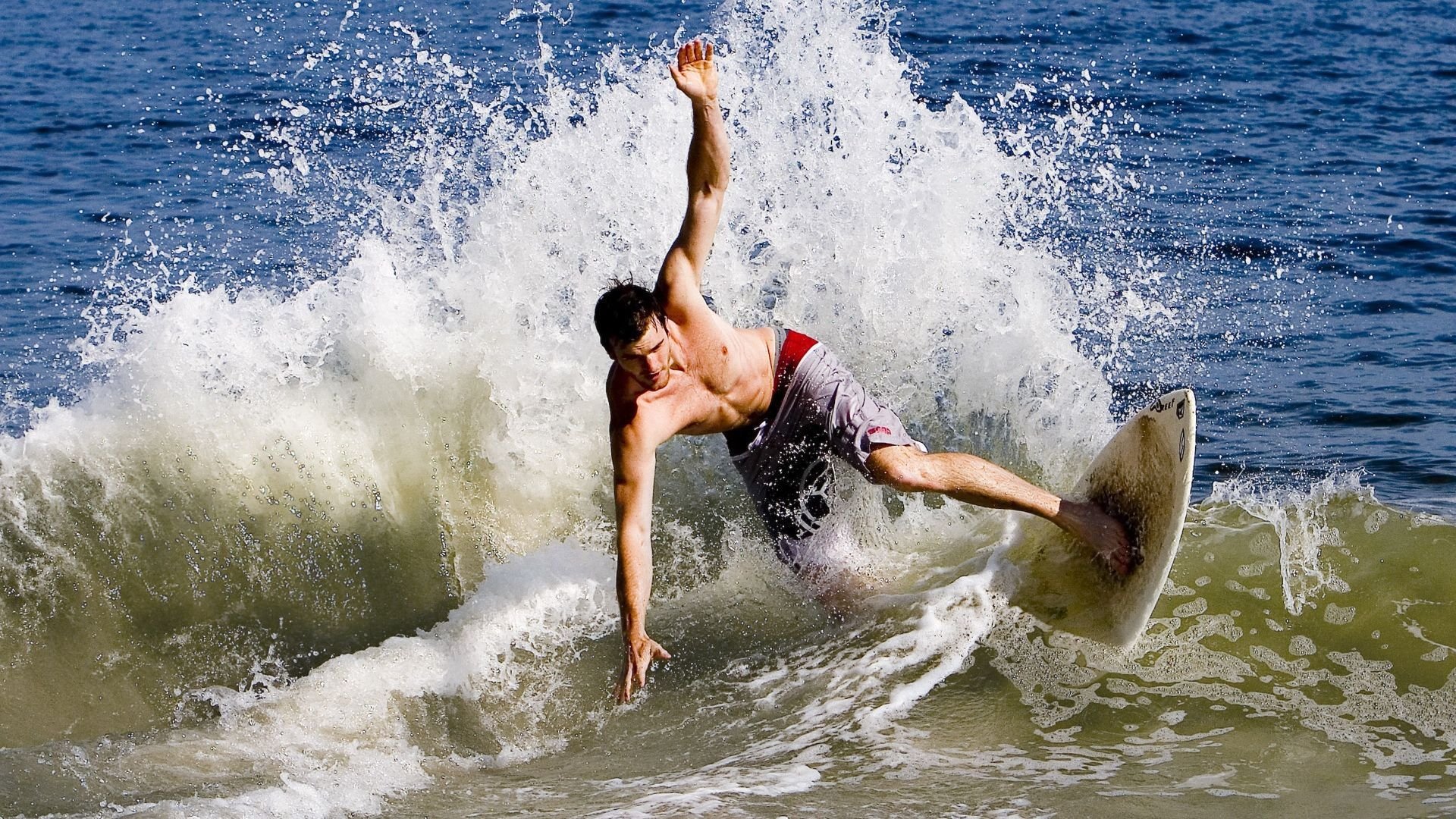 当黄喜灿的无解突破遇见南非的铁壁封锁，现代足球的矛与盾